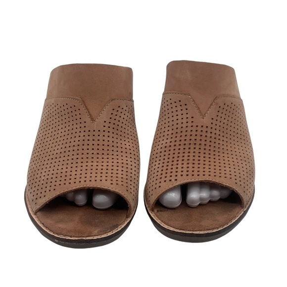 TOMS Brown Slip On Perforated Block Heel Mule Sandals Size 9.5 Women’s - Picture 3 of 8